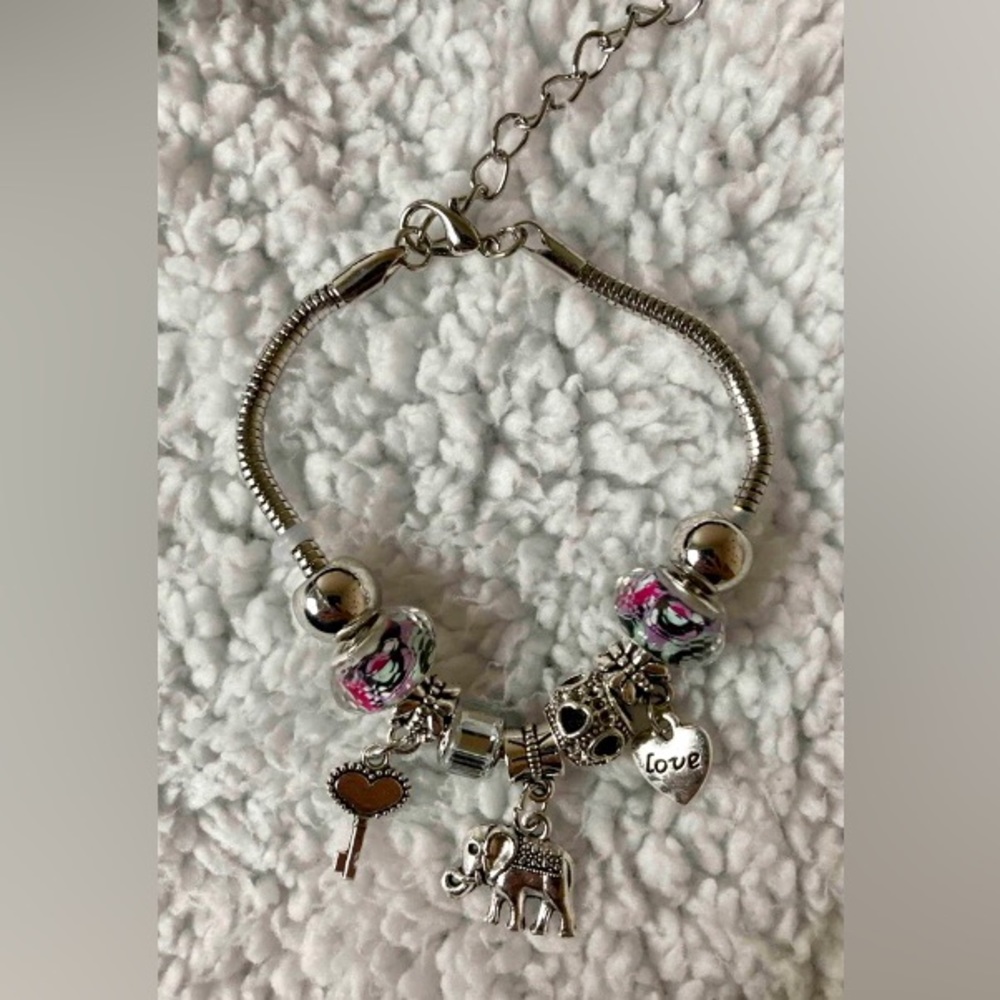 🐘‼️RE-STOCKED‼️🐘Elephant & Heart Charm Bracelet NWT - Picture 7 of 9